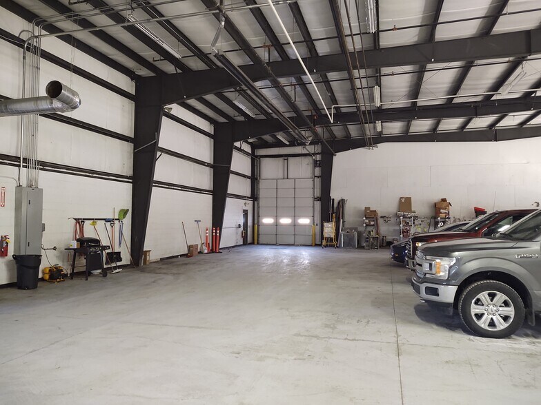 More Photos Of 26000-26200 Mound Rd, Warren Warehouse For Lease