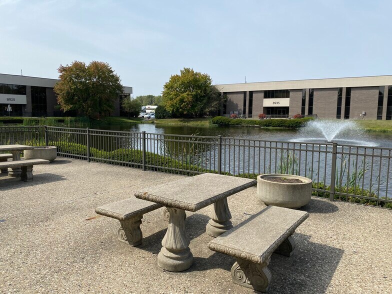 More Photos Of 8945 N Meridian St, Indianapolis Office For Sale