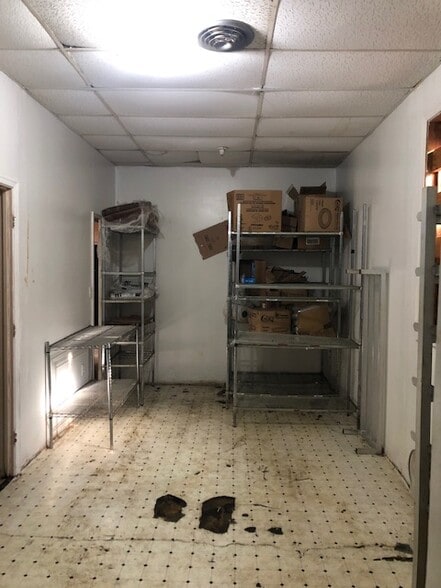 More Photos Of 6705 Holabird Ave, Dundalk Storefront For Sale