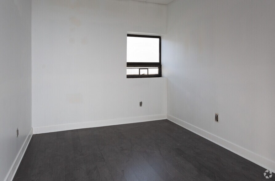 More Photos Of 725 River Rd, Edgewater Medical For Lease