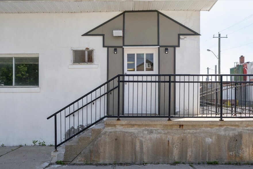 More Photos Of 21 Ann St, Brock Office For Sale