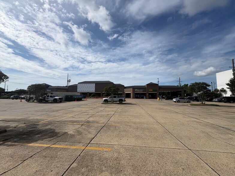 Primary Photo Of 201-225 Veterans Memorial Blvd, Metairie Freestanding For Lease