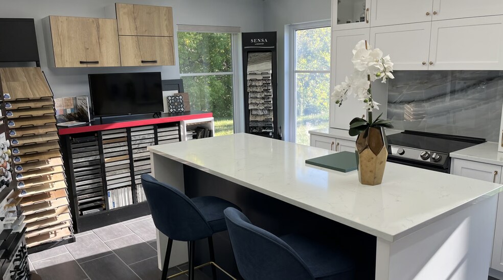 More Photos Of 2 Rue De L'usine, Baie-Saint-Paul General Retail For Sale