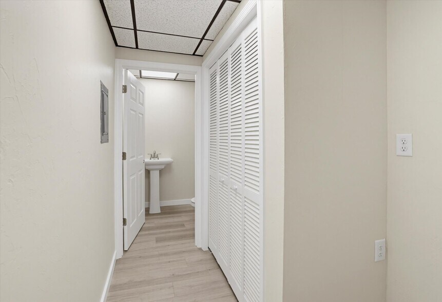 More Photos Of 1801 N Meridian Rd, Tallahassee Office For Lease
