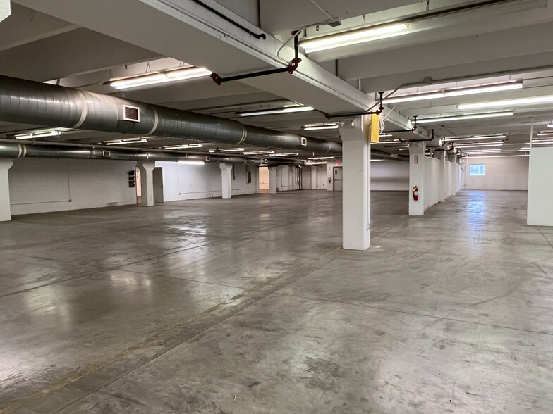 More Photos Of 7615 Warehouse Ave, Winfield Manufacturing For Lease