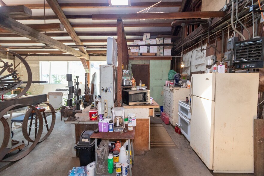 More Photos Of 77231 Highway 101, Gardiner Storefront Retail Residential For Sale