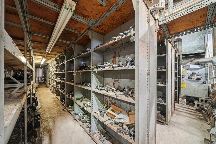 More Photos Of 735 Perry Hwy, Harmony Auto Repair For Sale