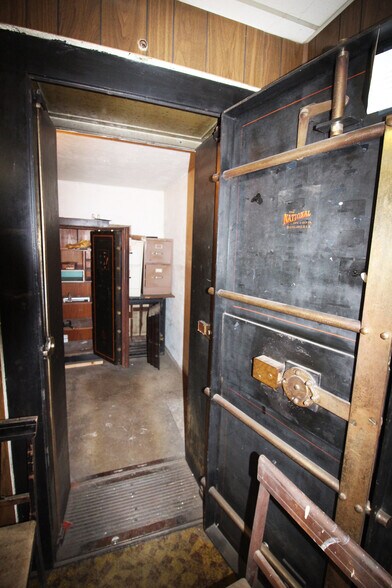 More Photos Of 50 E Market St, Huntington Freestanding For Sale