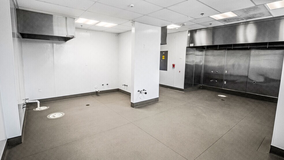 More Photos Of 456 Elm Ave, Long Beach Restaurant For Sale