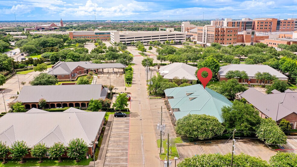 More Photos Of 3531 S Town Center Blvd, Sugar Land Medical For Lease