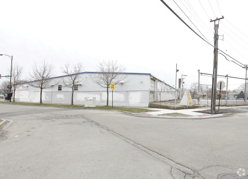 More Photos Of 4530 S Archer Ave, Chicago Auto Dealership For Sale