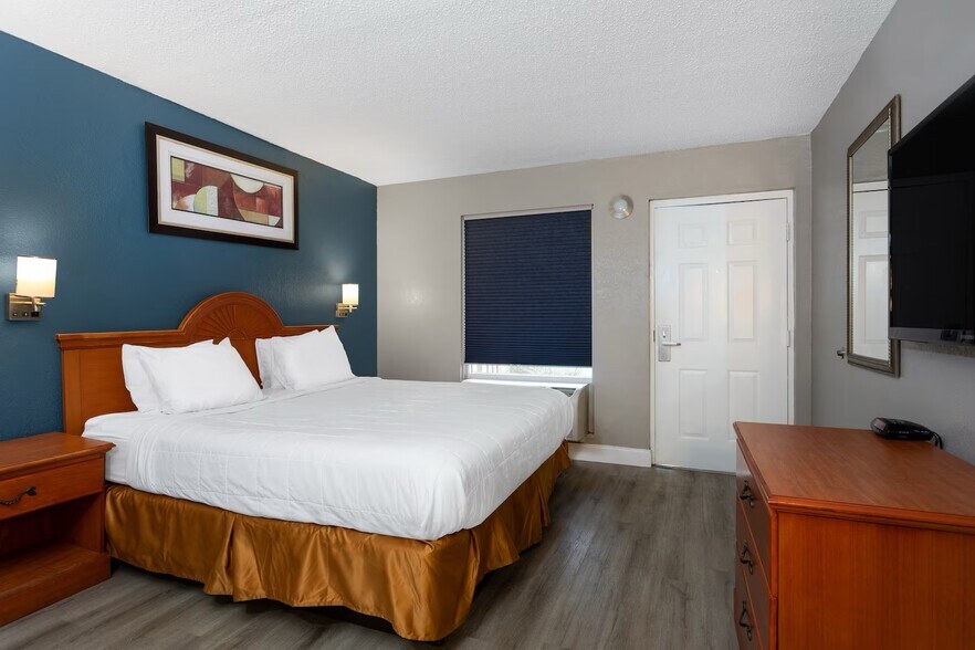 More Photos Of 2222 Highway 71, Marianna Hotel For Sale