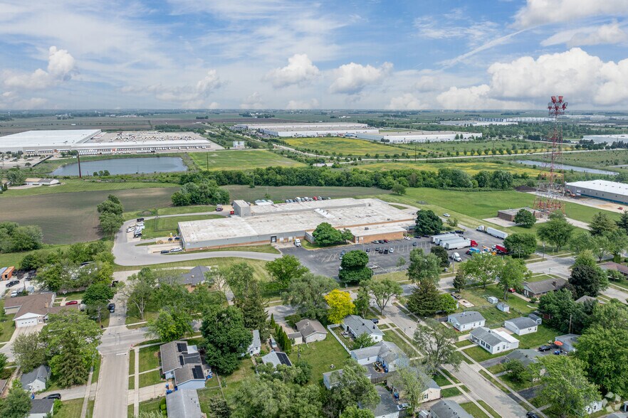 More Photos Of 1288 S 7th St, Dekalb Warehouse For Lease