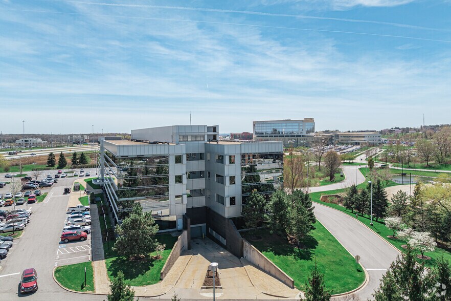 More Photos Of 2000 Auburn Dr, Beachwood Coworking Space