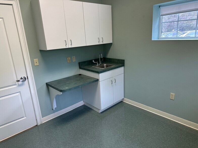 More Photos Of 1737 SE 28th Loop, Ocala Medical For Lease