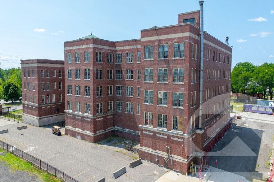More Photos Of 30600-30712 Michigan Ave, Westland Schools For Sale