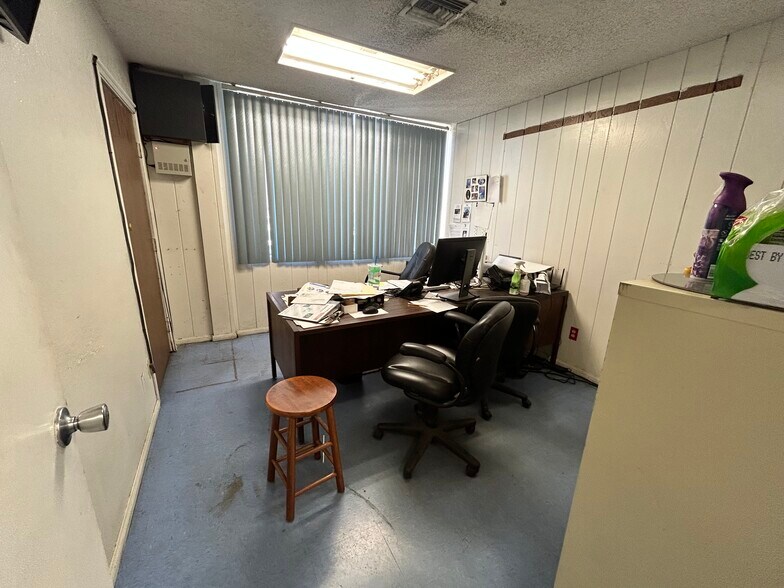 More Photos Of 9128 Rose St, Bellflower Manufacturing For Lease