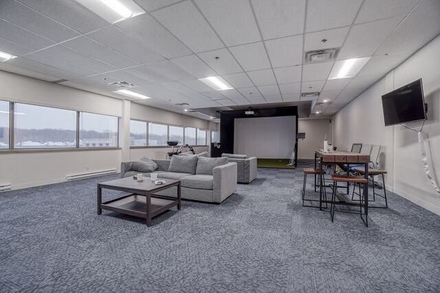 More Photos Of 1425 Rte Transcanadienne, Dorval Office For Lease