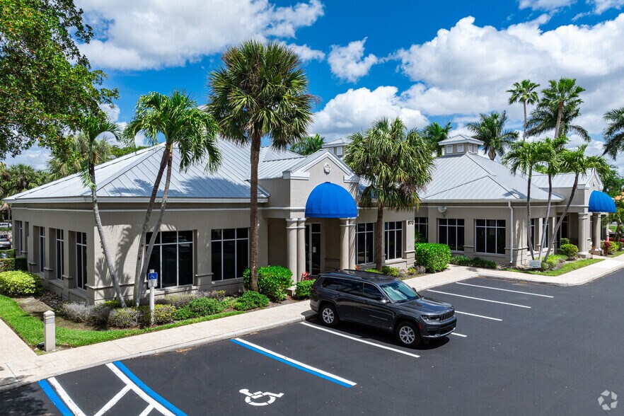 More Photos Of 870 111th Ave N, Naples Medical For Lease