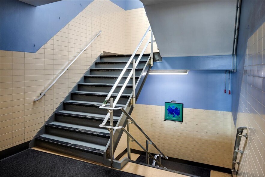 More Photos Of 16711 73rd Ave, Fresh Meadows Religious Facility For Lease
