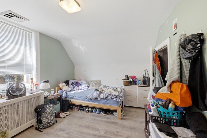 More Photos Of 24 W Stewart Ave, Lansdowne Specialty For Sale