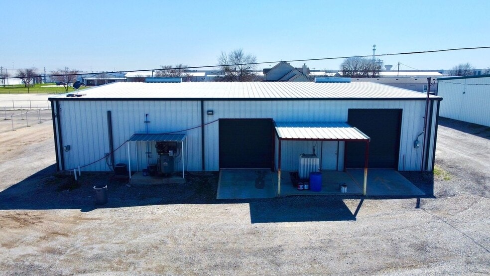 More Photos Of 13189 Harmon Rd, Fort Worth Warehouse For Sale