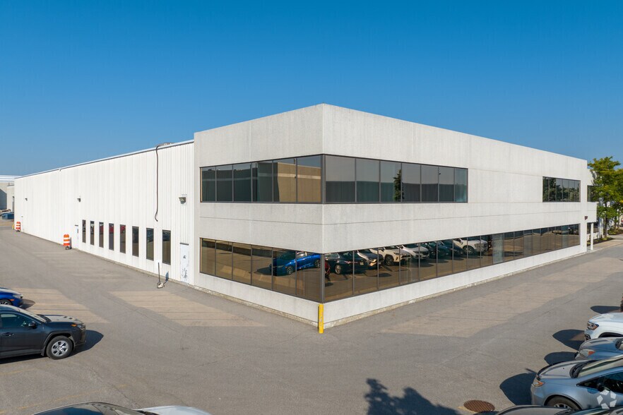 More Photos Of 35 E Beaver Creek Rd, Richmond Hill Warehouse For Lease