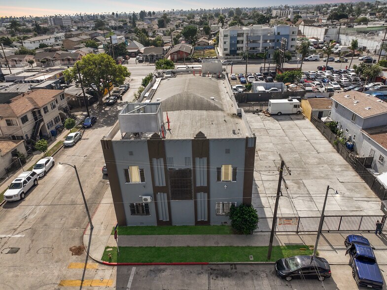 More Photos Of 7101 Menlo Ave, Los Angeles Specialty For Sale