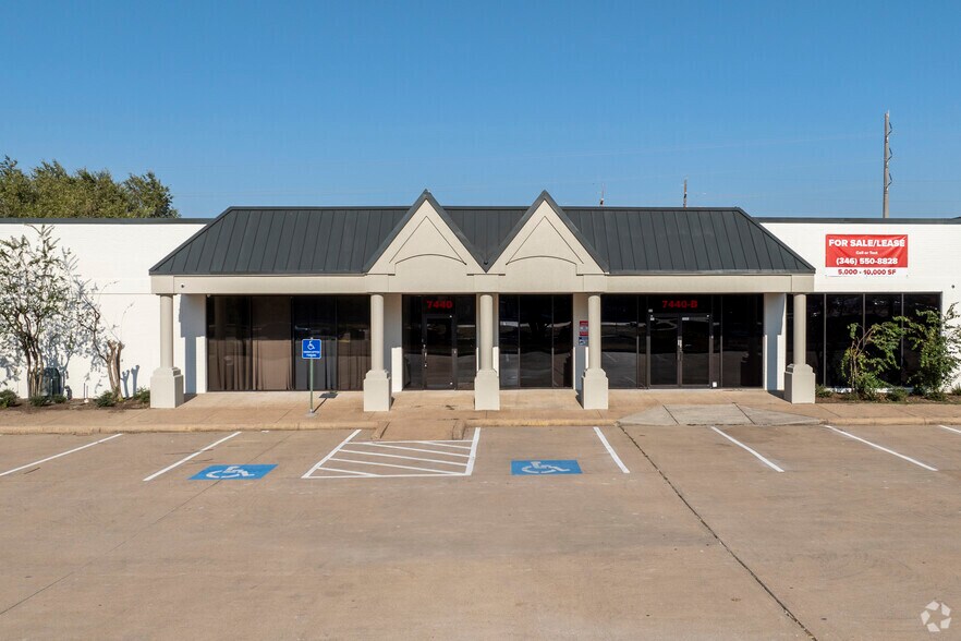 More Photos Of 7440 Cypress Creek Pky, Houston Storefront Retail Office For Sale