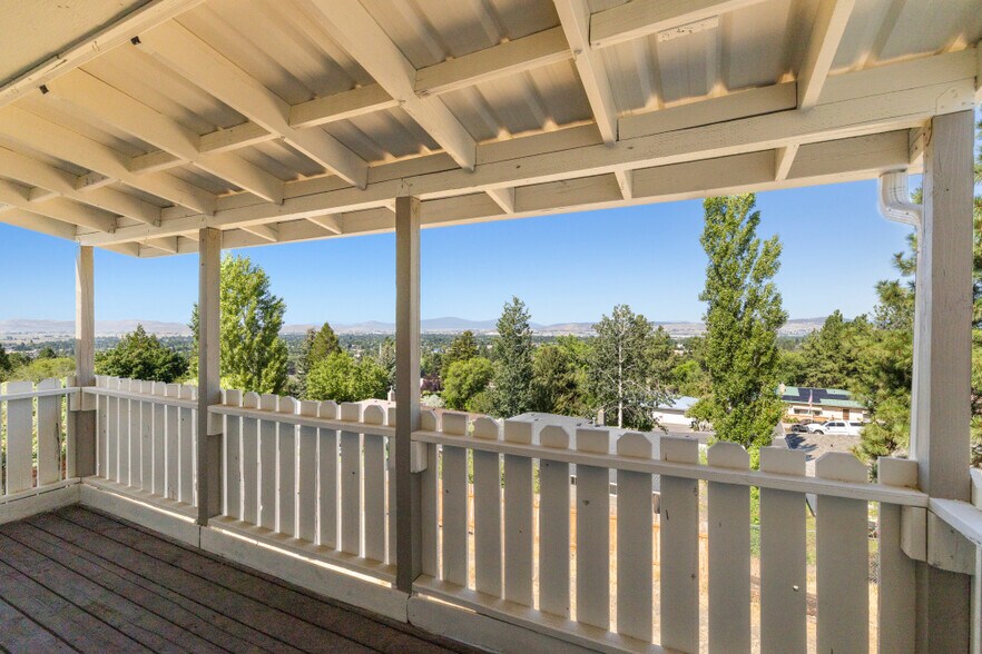 More Photos Of 1754 Kimberly Dr, Klamath Falls Multifamily For Sale