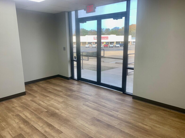 More Photos Of 2440 S High St, Longview Office For Lease
