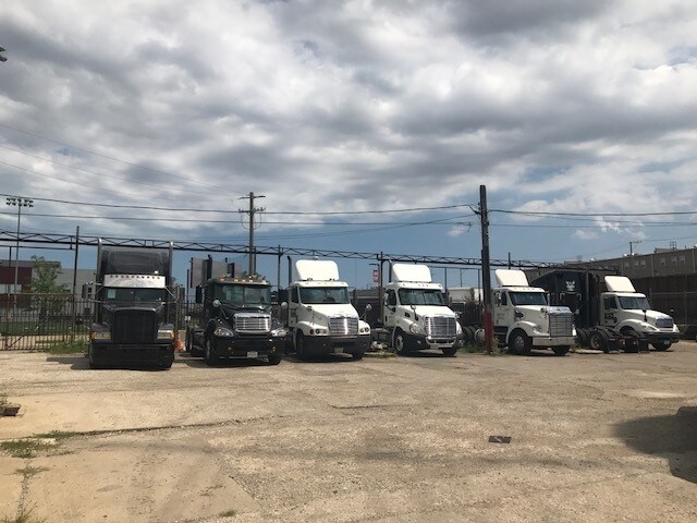 More Photos Of 1960 N Long Ave, Chicago Land For Sale