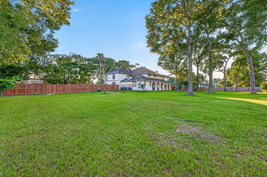 More Photos Of 21832 Rayford Rd, Humble Office For Sale