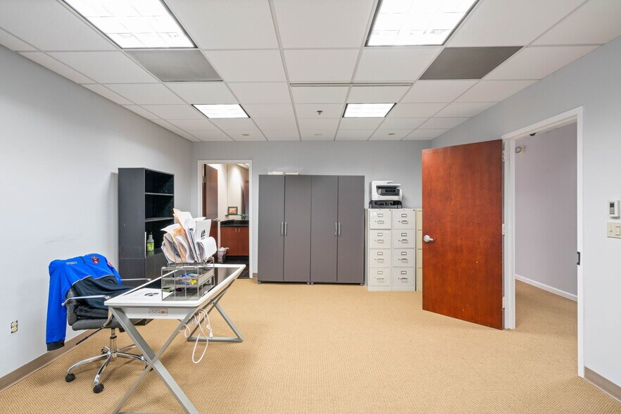 More Photos Of 5350 Shawnee Rd, Alexandria Medical For Sale