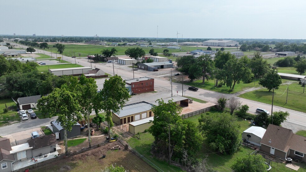 More Photos Of 4301 4th, Enid Self Storage For Sale