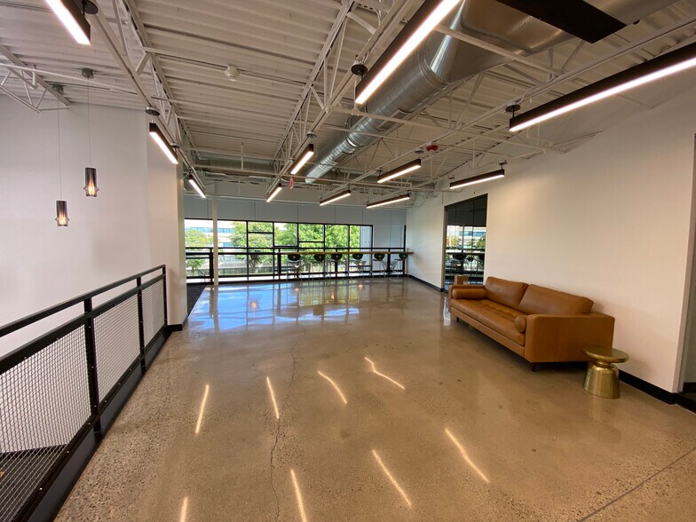 More Photos Of 99 S Bedford St, Burlington Unknown For Lease