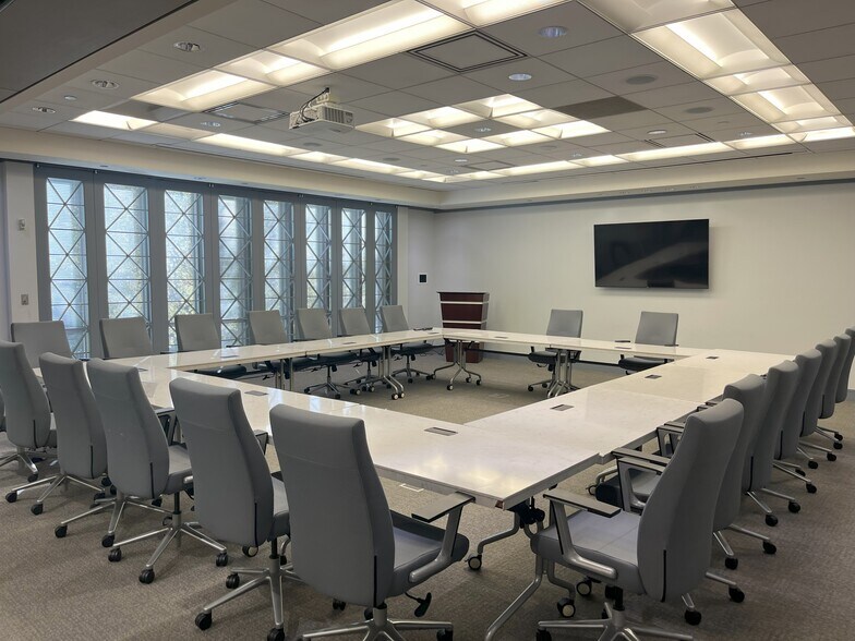 More Photos Of 1180 W Peachtree St NW, Atlanta Office For Lease