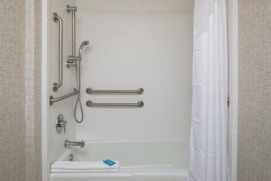 More Photos Of 4601 Best Rd, College Park Hotel For Sale