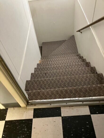 More Photos Of 3218 N Quincy St, Plainview Office For Sale