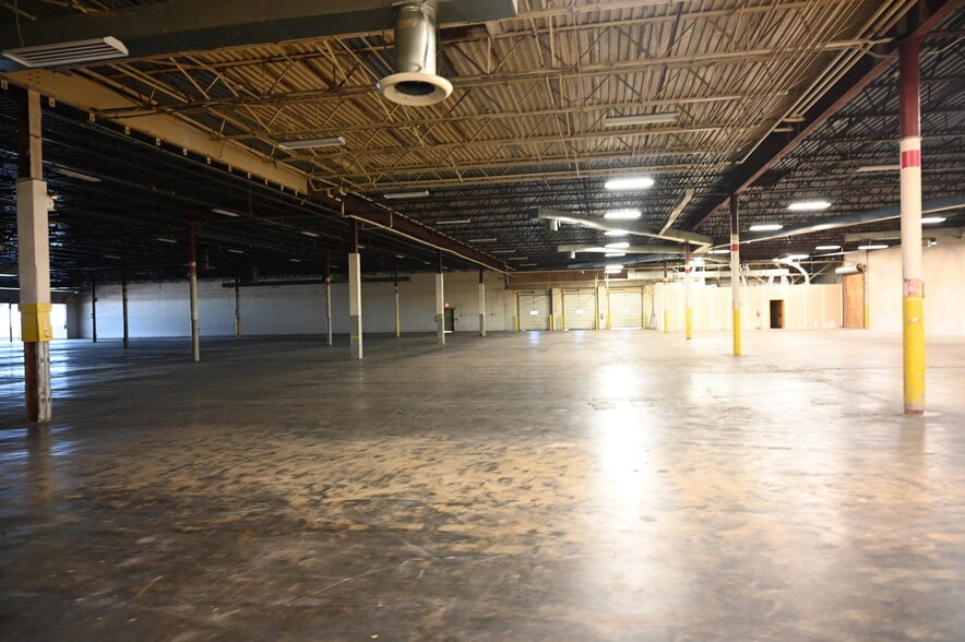 More Photos Of 2300 Claremont Ave, Ashland Storefront For Sale