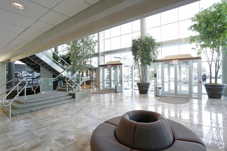 More Photos Of 2000 Georgetowne Dr, Sewickley Unknown For Lease