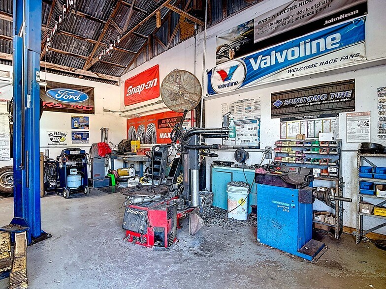 More Photos Of 16924 Shady Hills Rd, Spring Hill Auto Repair For Sale