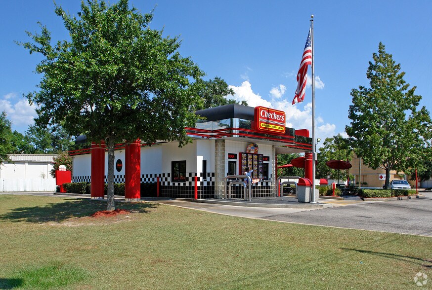 More Photos Of 8 N Broad St, Mobile Fast Food For Sale