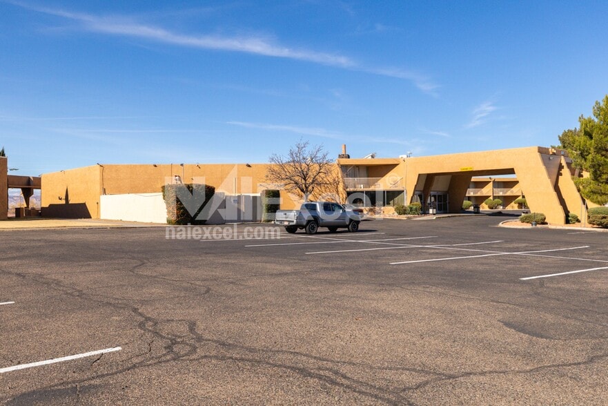 More Photos Of 287 N Lake Powell Blvd, Page Hotel For Sale