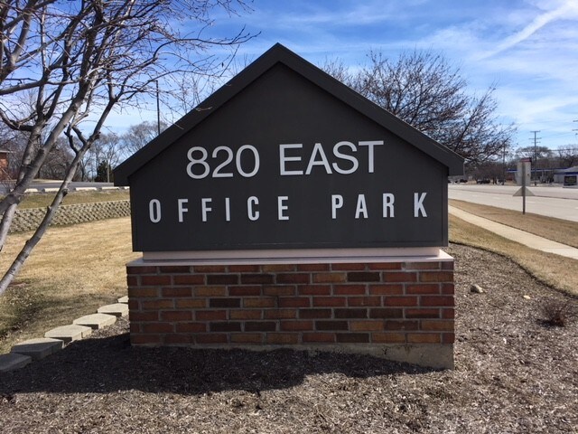 More Photos Of 820 E Terra Cotta Ave, Crystal Lake Office For Sale