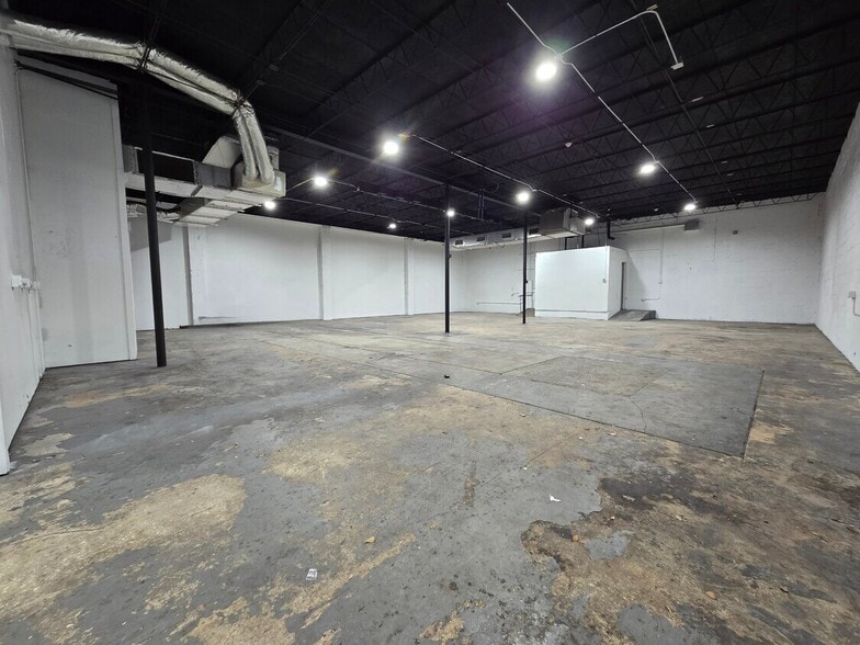More Photos Of 52 SW 5th Ct, Pompano Beach Manufacturing For Lease