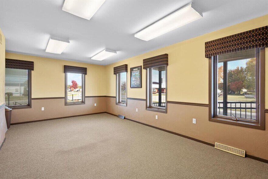 More Photos Of 2131 Calumet Dr, New Holstein Medical For Lease