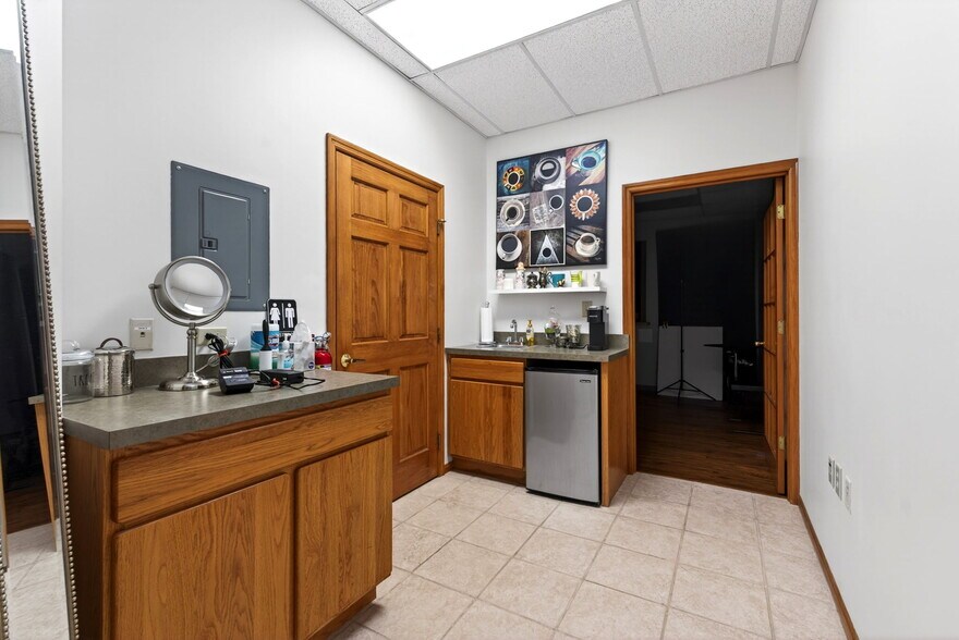 More Photos Of 1964 N Lakeman Dr, Bellbrook Medical For Sale