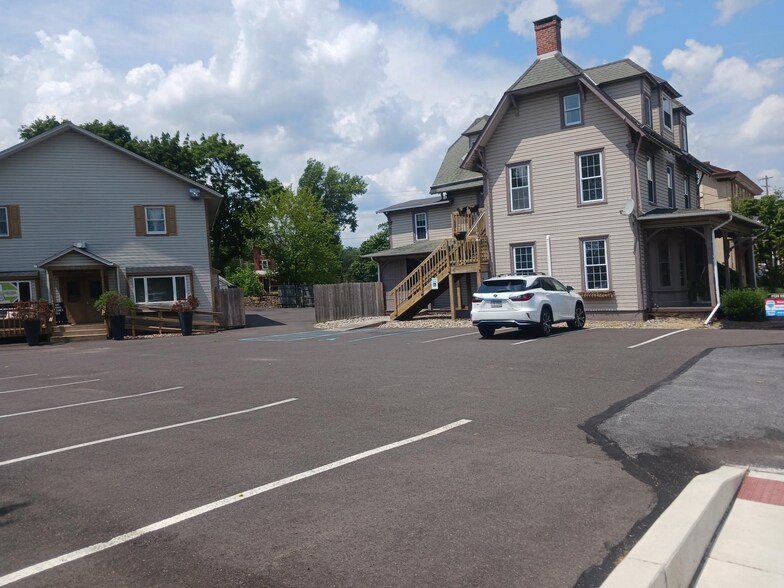 More Photos Of 5870 Easton Rd, Plumsteadville Unknown For Lease