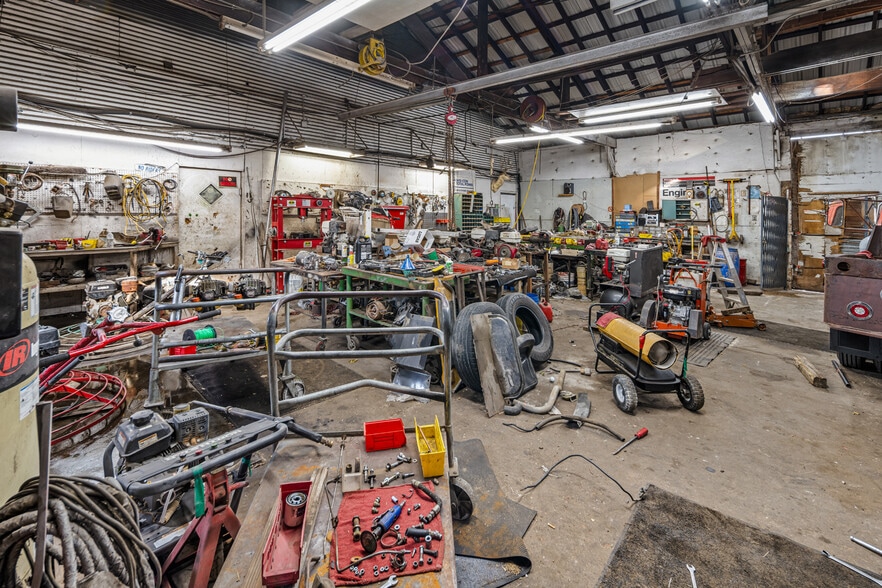 More Photos Of 1808 Bomar Ave, Fort Worth General Retail For Sale